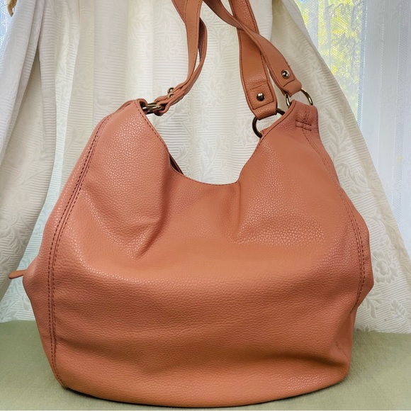 be be Woman's Hobo Bag Peach Color 3 Compartment. SEND ME A REASONABLE OFFER… - Picture 2 of 16